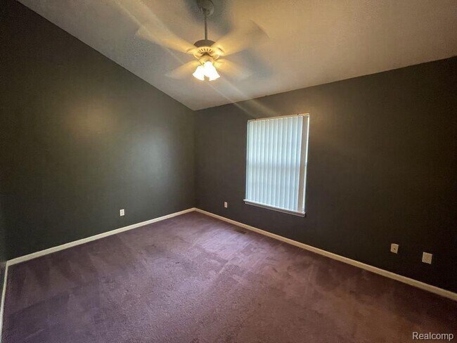 Building Photo - 298 Lake Meadow Dr