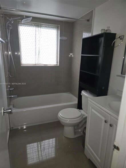 Building Photo - 1425 Arthur St