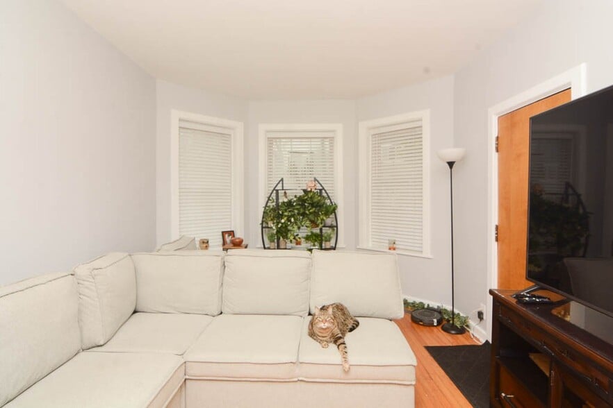 Building Photo - 1722 W Fletcher St