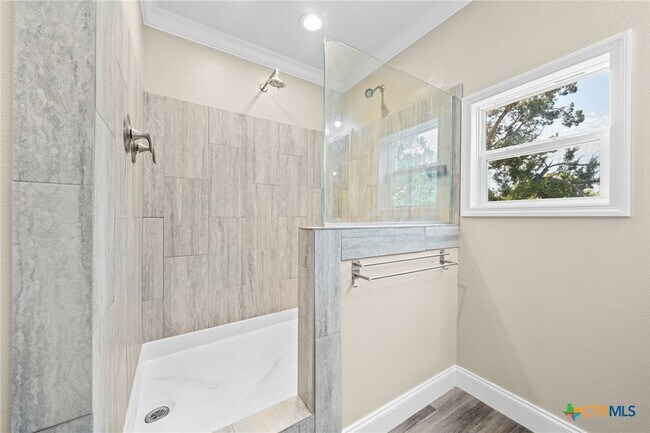 Building Photo - 711 La Cresta Dr