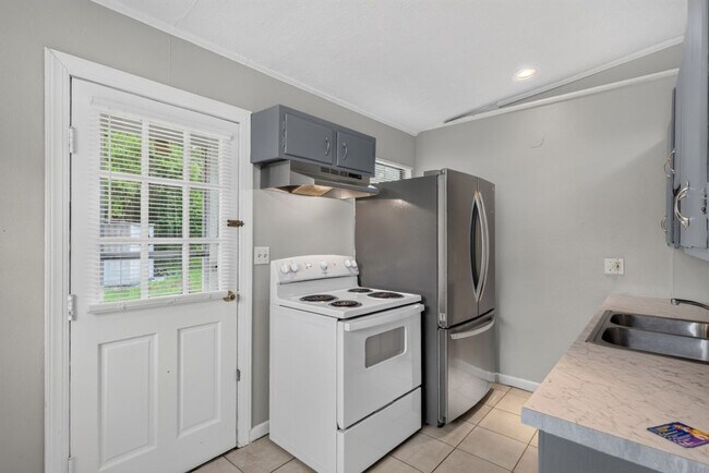 Building Photo - 255 Woodside Dr