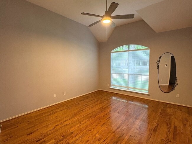 Building Photo - 2027 St Anne Dr