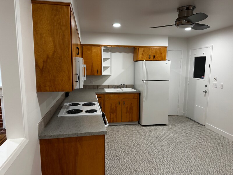 Building Photo - 2022 E Woodlawn Dr