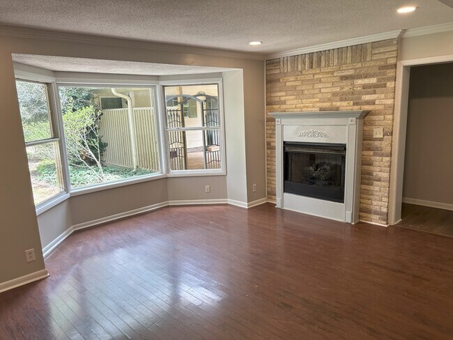 Building Photo - 2109 Villaret Dr SW