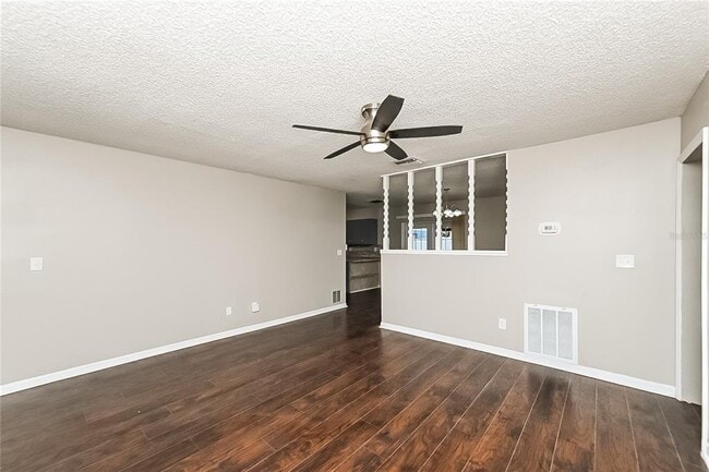 Building Photo - 1406 Cromwell Dr