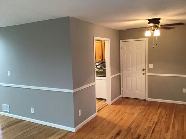 Building Photo - COMING SOON!! 3 bed, 2 bath Newly Remodeled