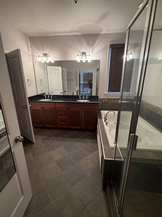 Building Photo - Urban Lofts Avaliable Now