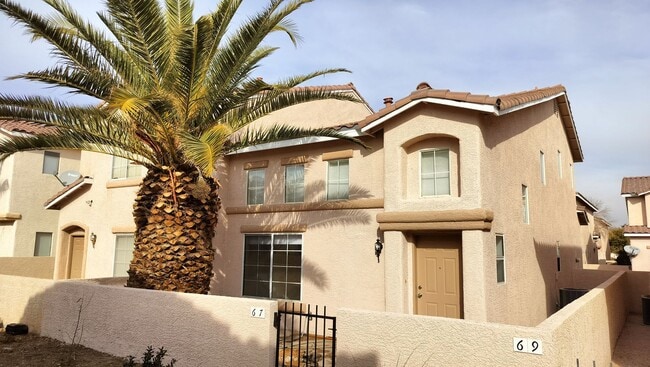 Building Photo - Townhome with Loft + Two Bedrooms/Baths - Designed for Comfort in Gated Community