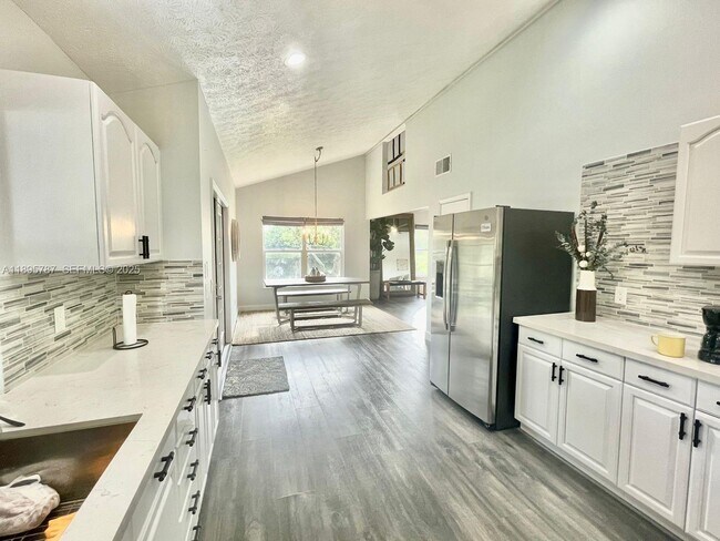 Building Photo - 4700 Regina Dr