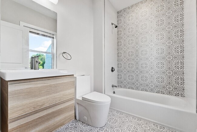 Building Photo - 10 Ruthven Park