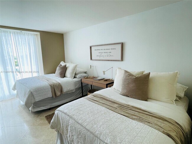 Building Photo - 16400 Collins Ave