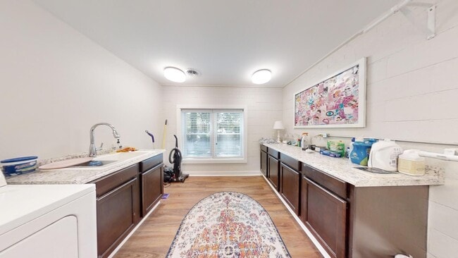 Building Photo - AVAILABLE NOW- SUBLEASE Short distance to Downtown Auburn--One of Kind Home on Sherwood Dr in Auburn