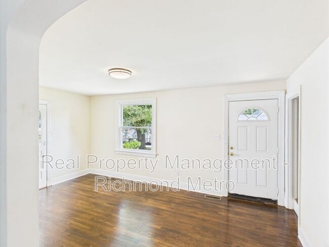 Building Photo - 3905 Larchmont Ln