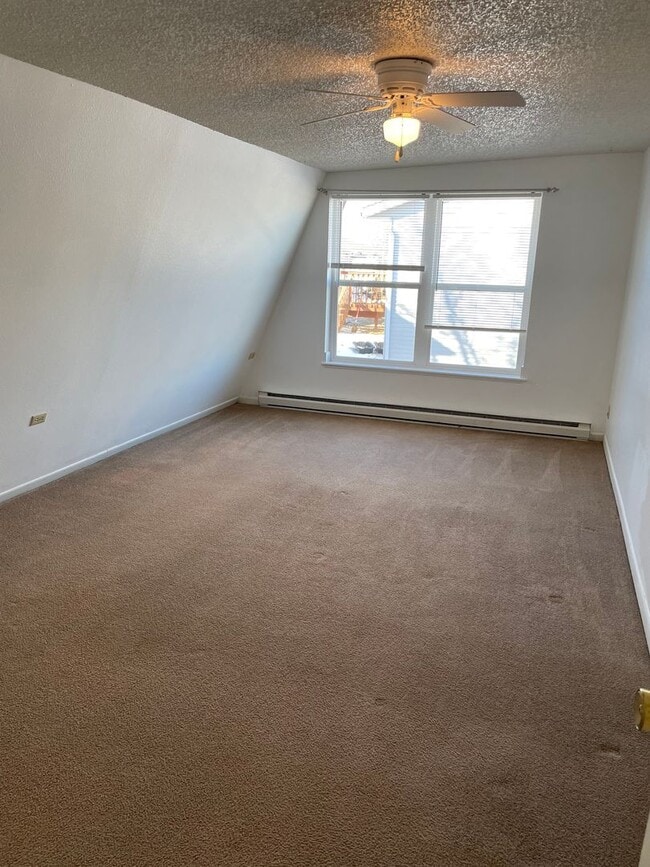 Building Photo - 2 bedroom, 1.5 bath 1,484 sqft