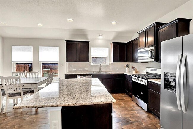 Building Photo - 116 Alba Ave