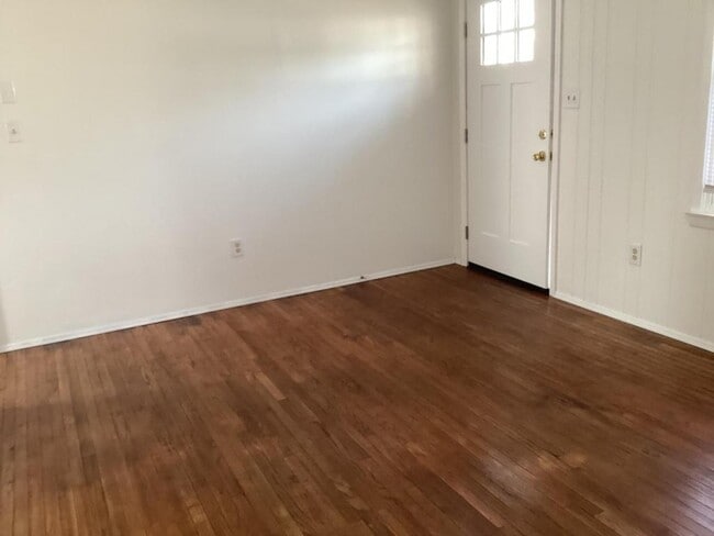 Building Photo - 242 E 35th St