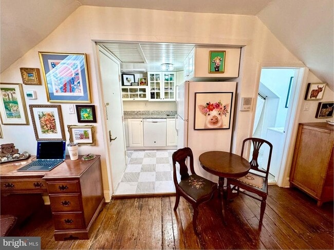 Building Photo - 1016 Prince St