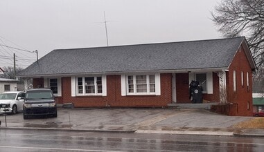 Building Photo - 1005 W 1st N St