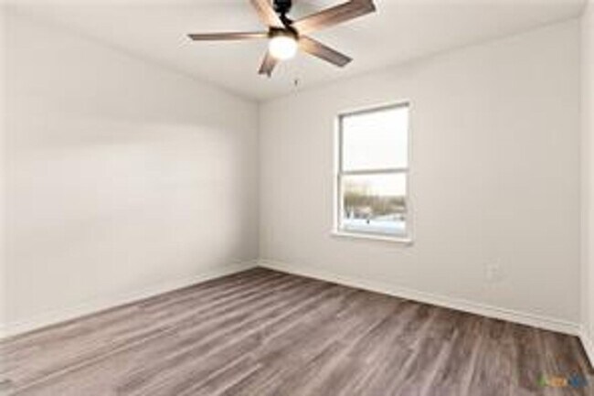 Building Photo - 1ST MONTH RENT FREE