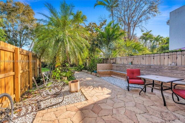 Building Photo - 7018 SW 53rd Ln