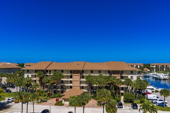 Building Photo - 2501 Marina Isle Way