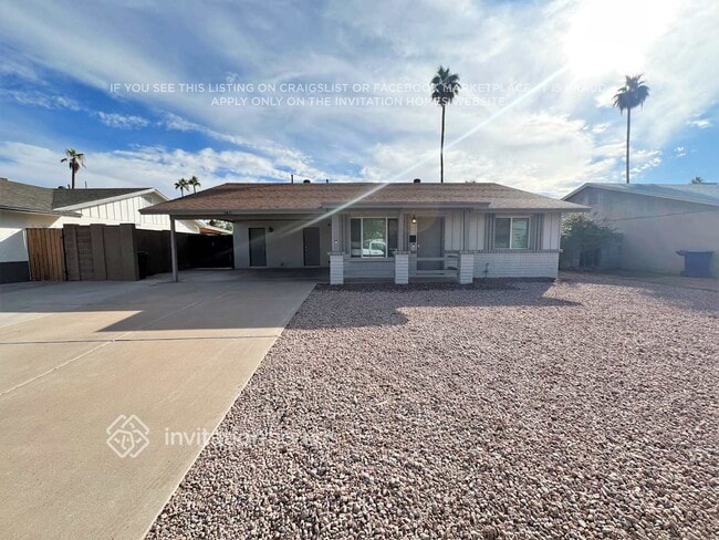 Building Photo - 2461 E Manhatton Dr