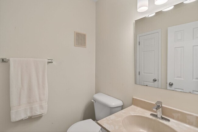 Building Photo - 39 W Wainwright Dr