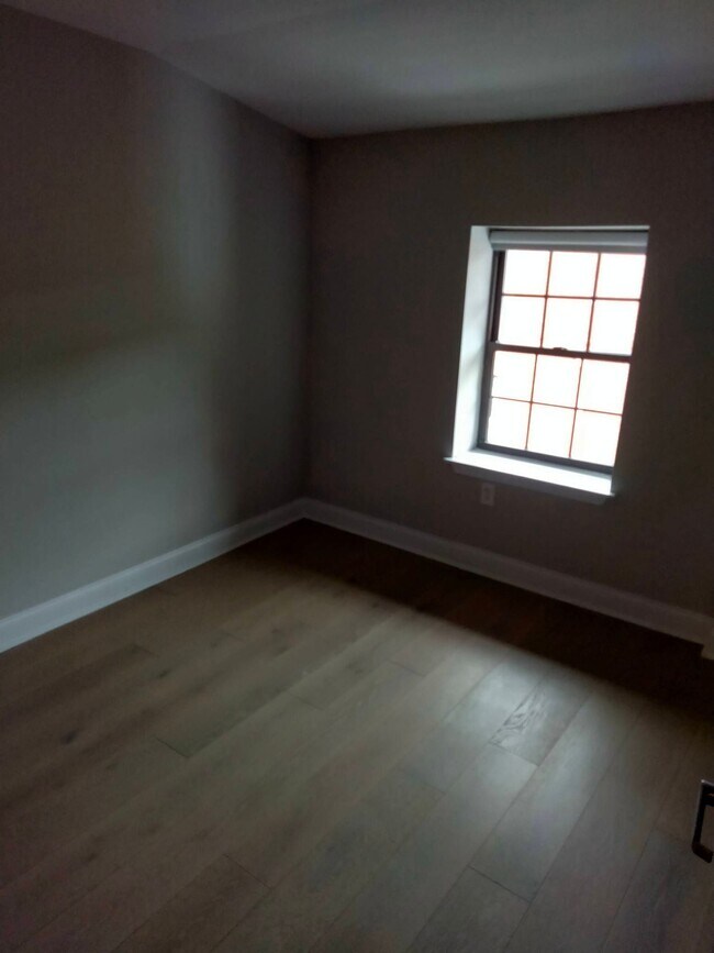 Building Photo - 38 Imlay St