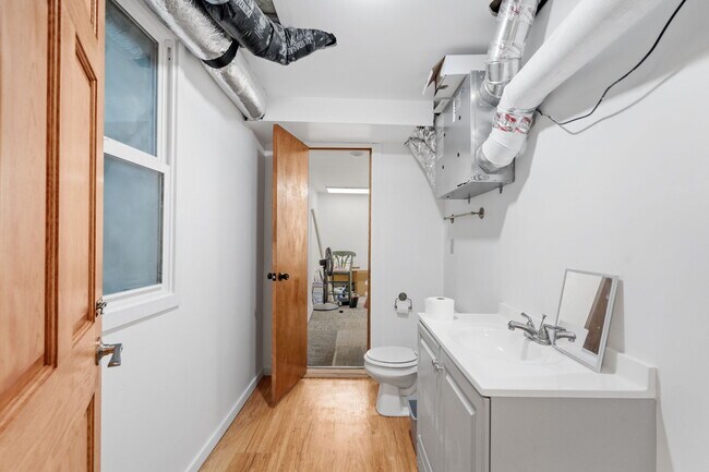 Building Photo - 2537 Aldrich Ave S