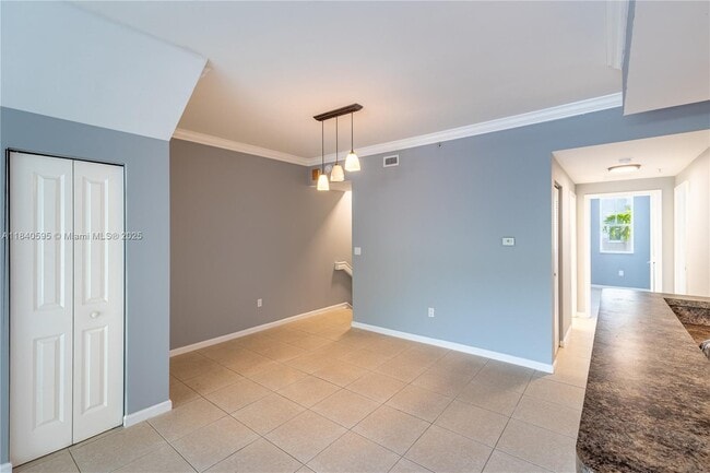 Building Photo - 6020 W Sample Rd