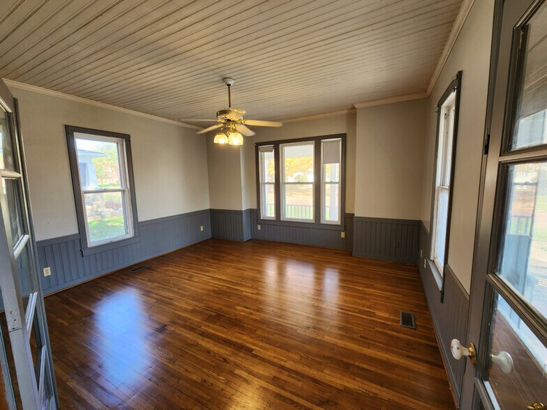 Building Photo - 1008 Vine St