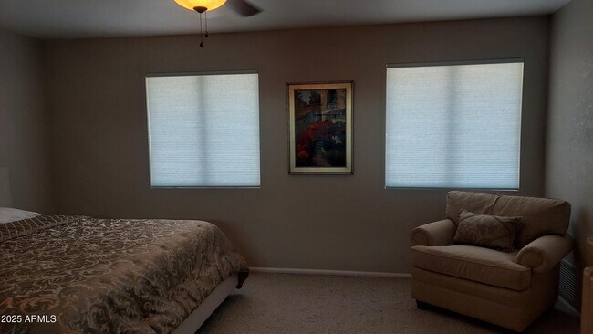 Building Photo - 459 E Marigold Ln
