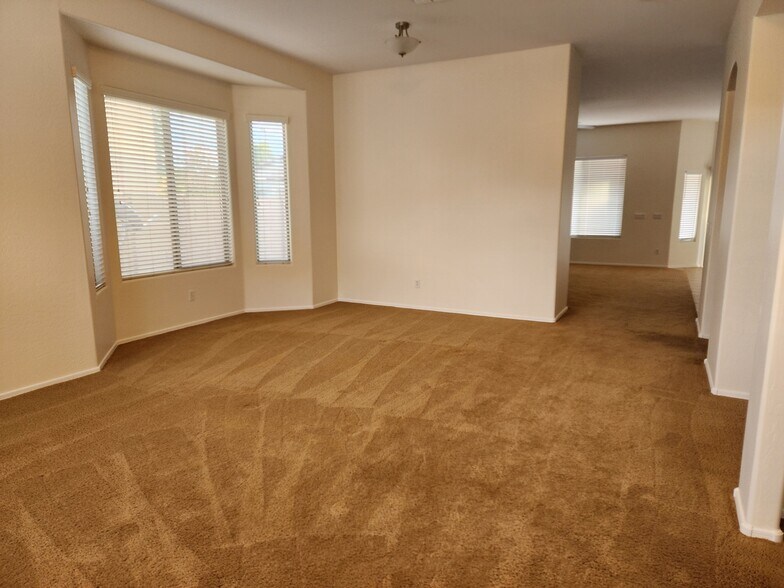 Great Room - 4073 E Reins Rd