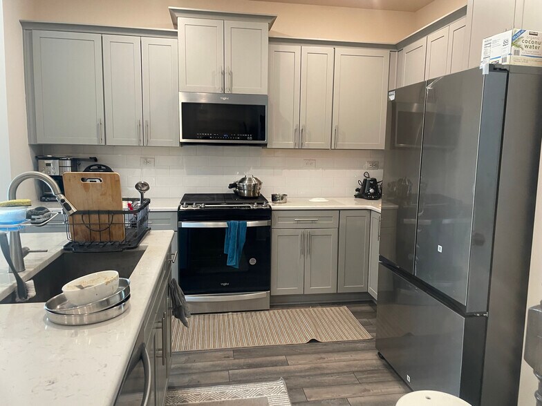 Building Photo - Room in Townhome on Citadel Ave