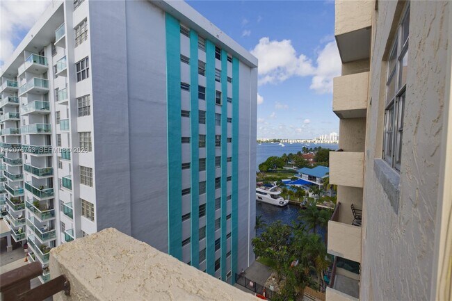 Building Photo - 2903 N Miami Beach Blvd