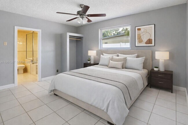 Building Photo - 3241 NW 40th St