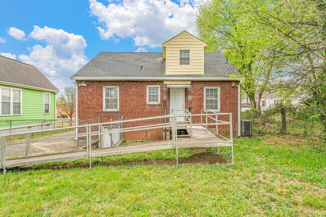 Building Photo - 1609 Dunbar St