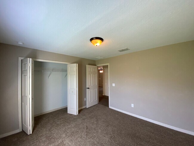 Building Photo - 16618 SW 31st Cir