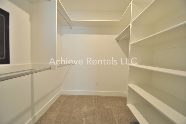 Building Photo - 230 W 1550 N