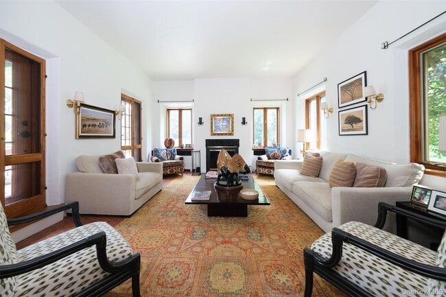 Building Photo - 10 Ridge Pl