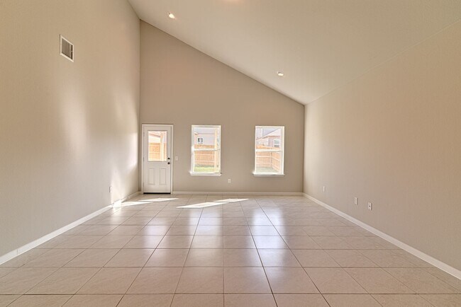 Building Photo - 6601 Loretta White Ln