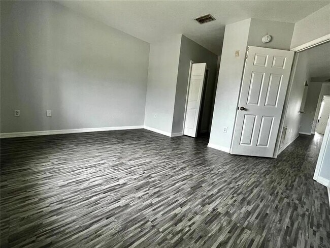 Building Photo - 6011 Skydale Way