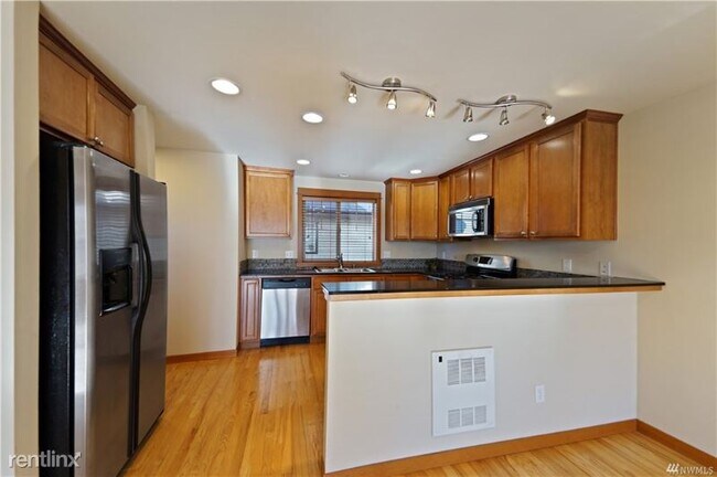 Building Photo - 11036 8th Ave NE