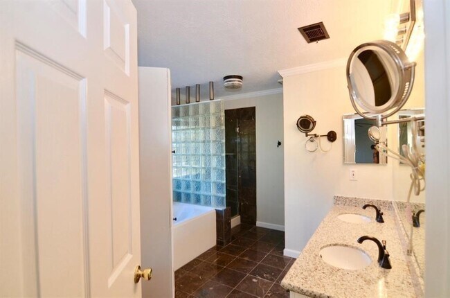 Building Photo - 1114 Knoll Crest Ct