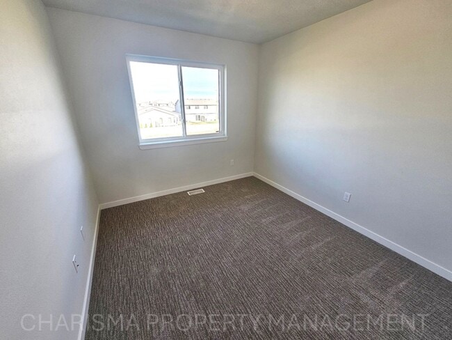 Building Photo - Tunis Drive Townhomes