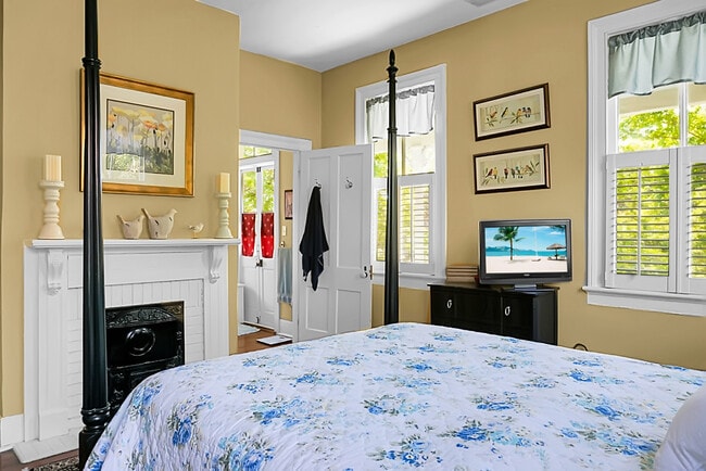 Building Photo - 6 Wentworth St