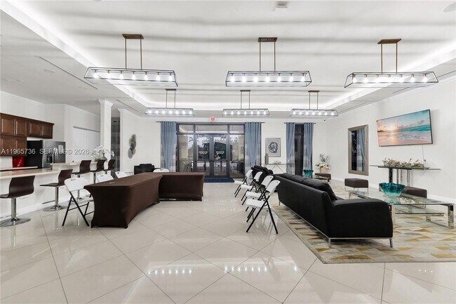 Building Photo - 3401 SE 5th St