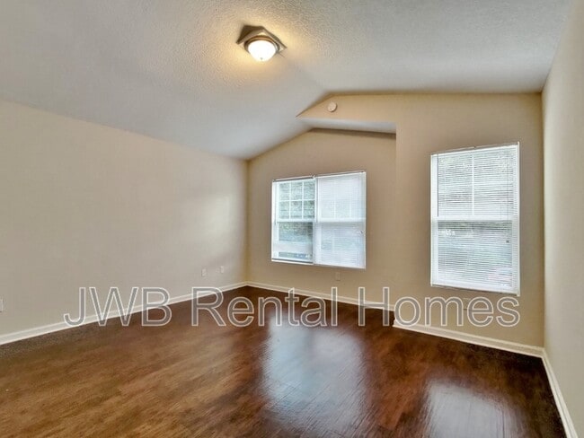 Building Photo - 8946 Dandy Ave