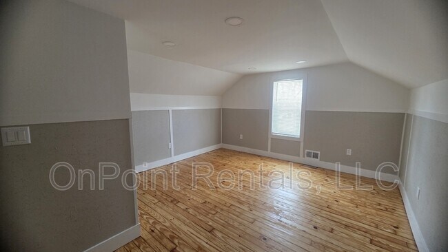 Building Photo - 14526 Russell Ave