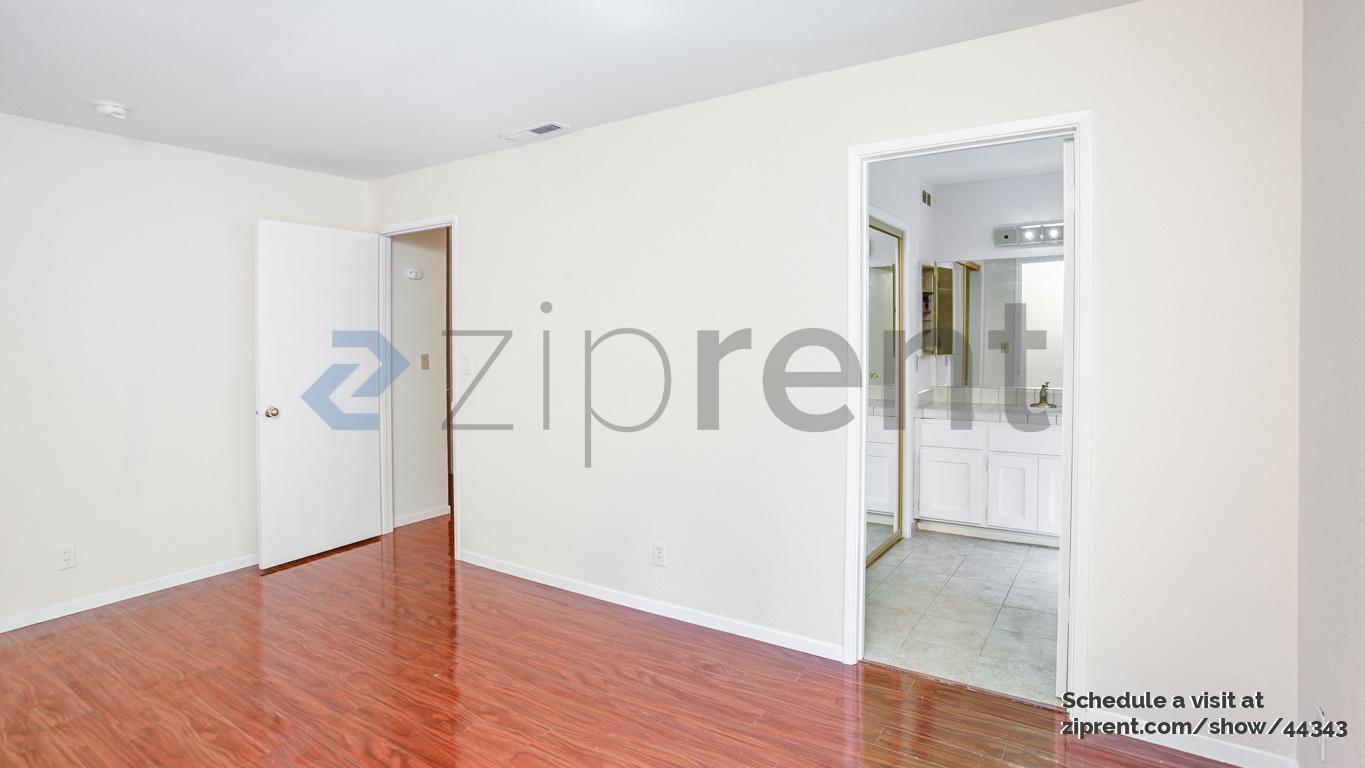 Building Photo - 4 Carriage Ln